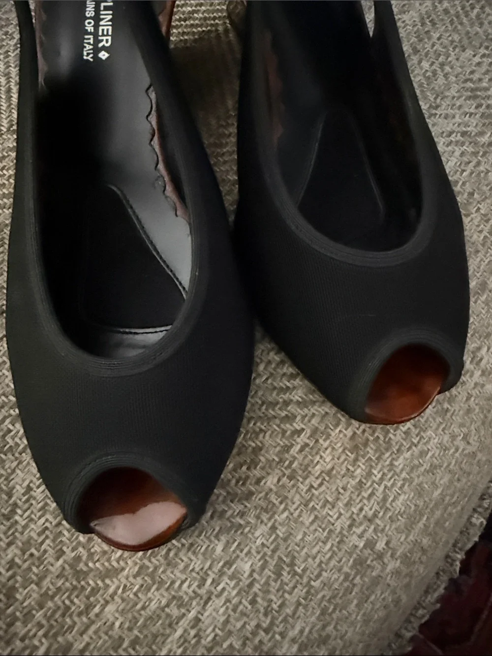 Couture Donald J. Pliner peep toe black wedges 8 M